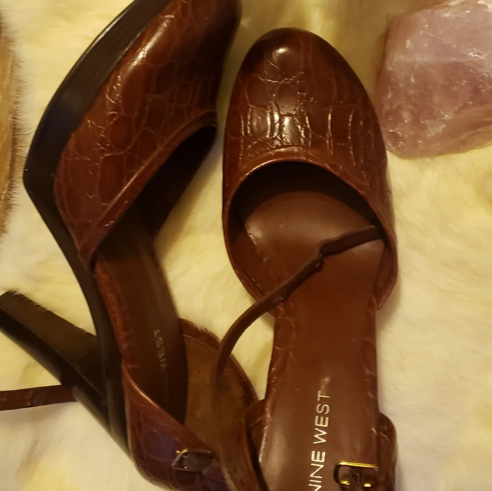 Beautiful platform heels - Picture 2 of 8